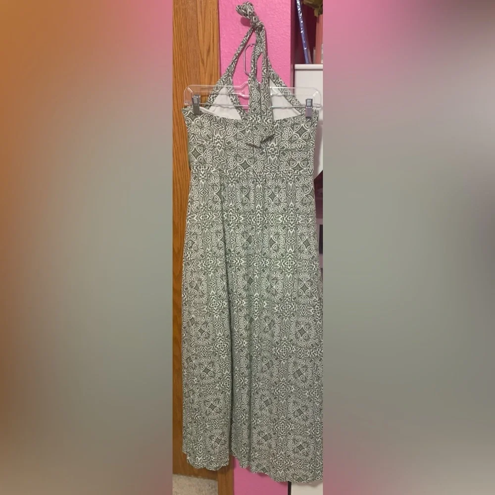 EUC.banana republic back tie halter maxi dress. Size small. - Picture 2 of 5